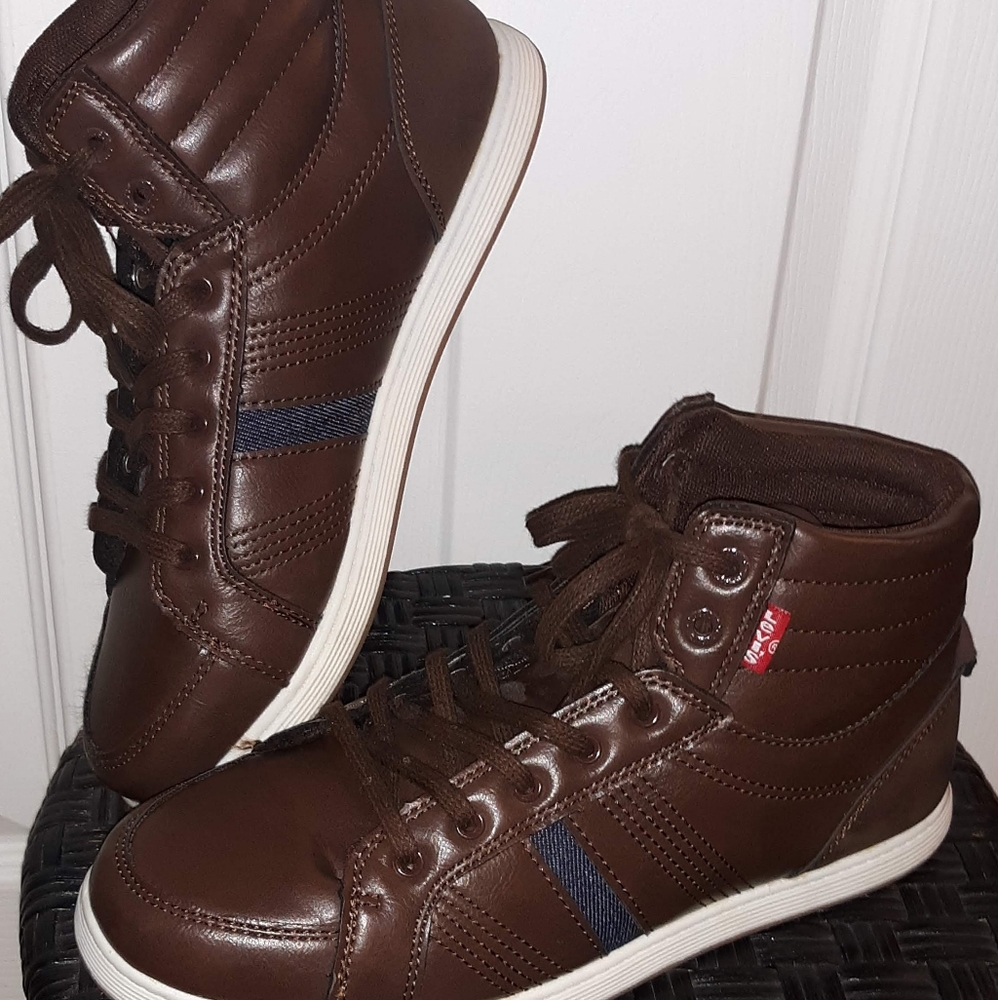 Levi's- High Top Brown Sneakers